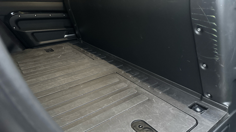 Land Rover Defender 110 Diesel 3.0 D250 Hard Top Auto